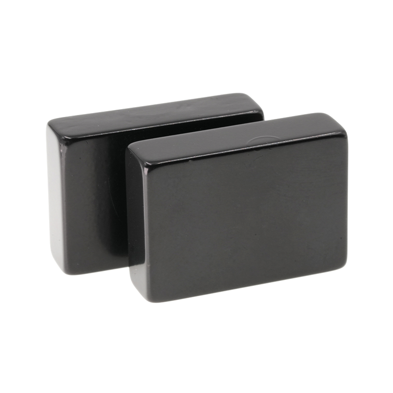 Blokový permanentný magnet 8