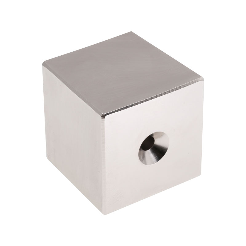 Permanentný magnet vlastného tvaru